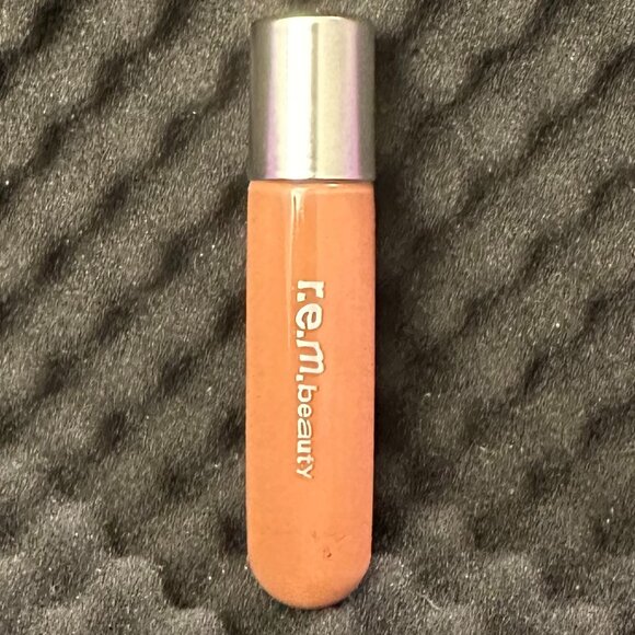 R.E.M. Beauty On Your Collar Plumping Lip Gloss - Picture 9 of 9